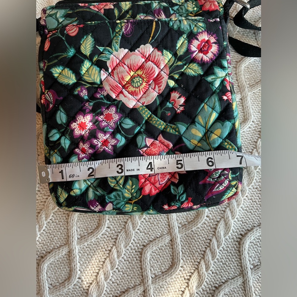 Vera Bradley Small Crossbody Floral credit card compartments - Picture 8 of 16